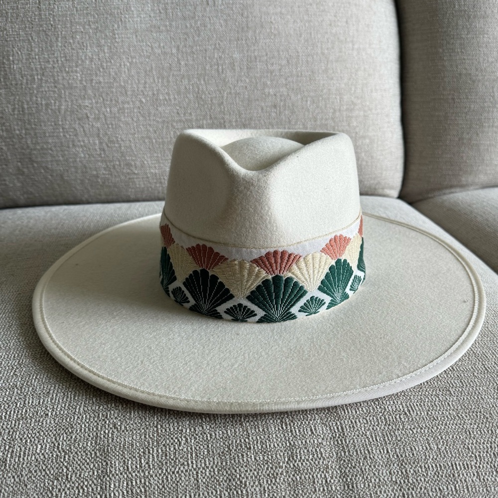 Never worn - Olive & Pigque felt hat.
